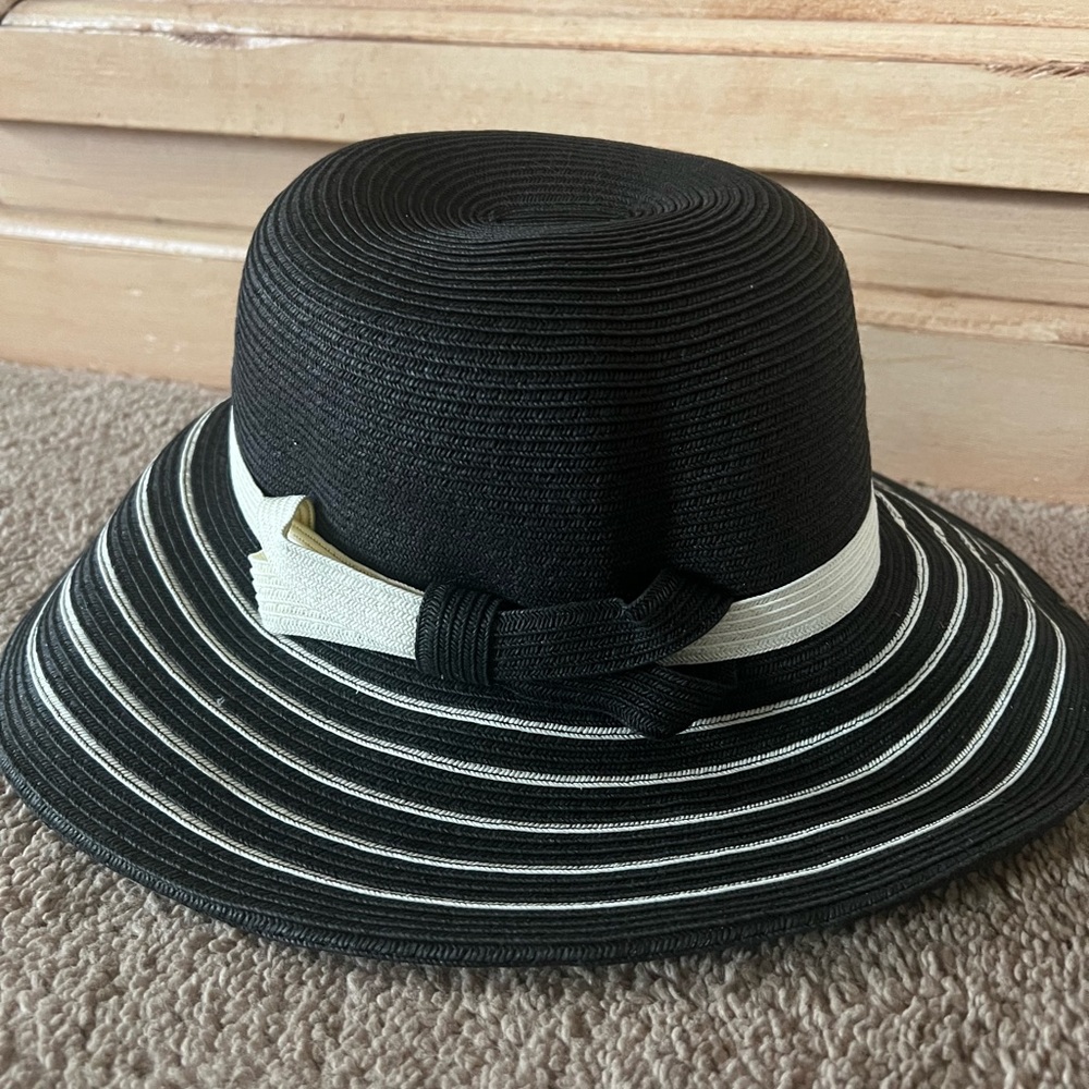 Jeff and Aimy Black and White Striped Hat